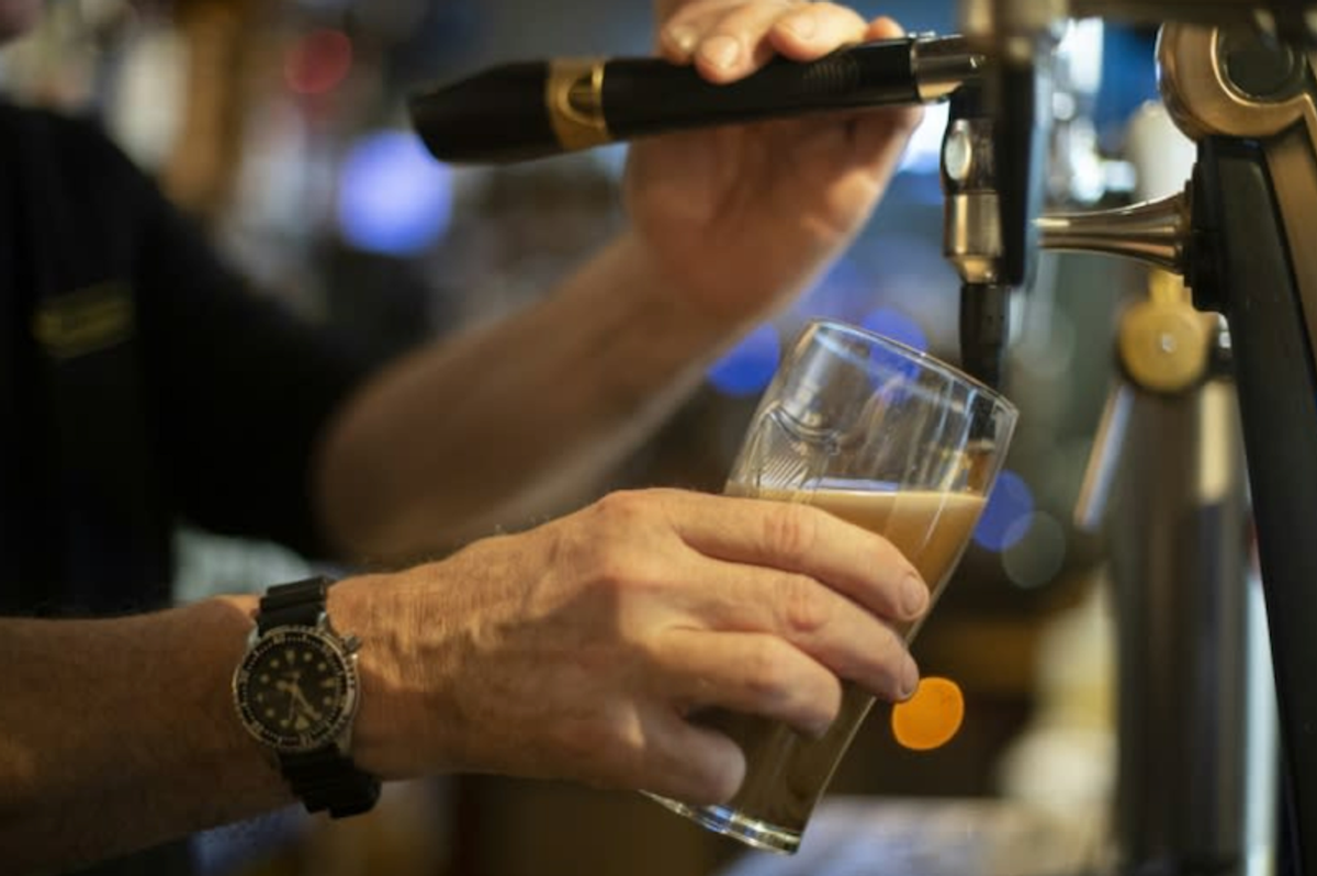 Alcohol should have cancer warning label: U.S. surgeon general