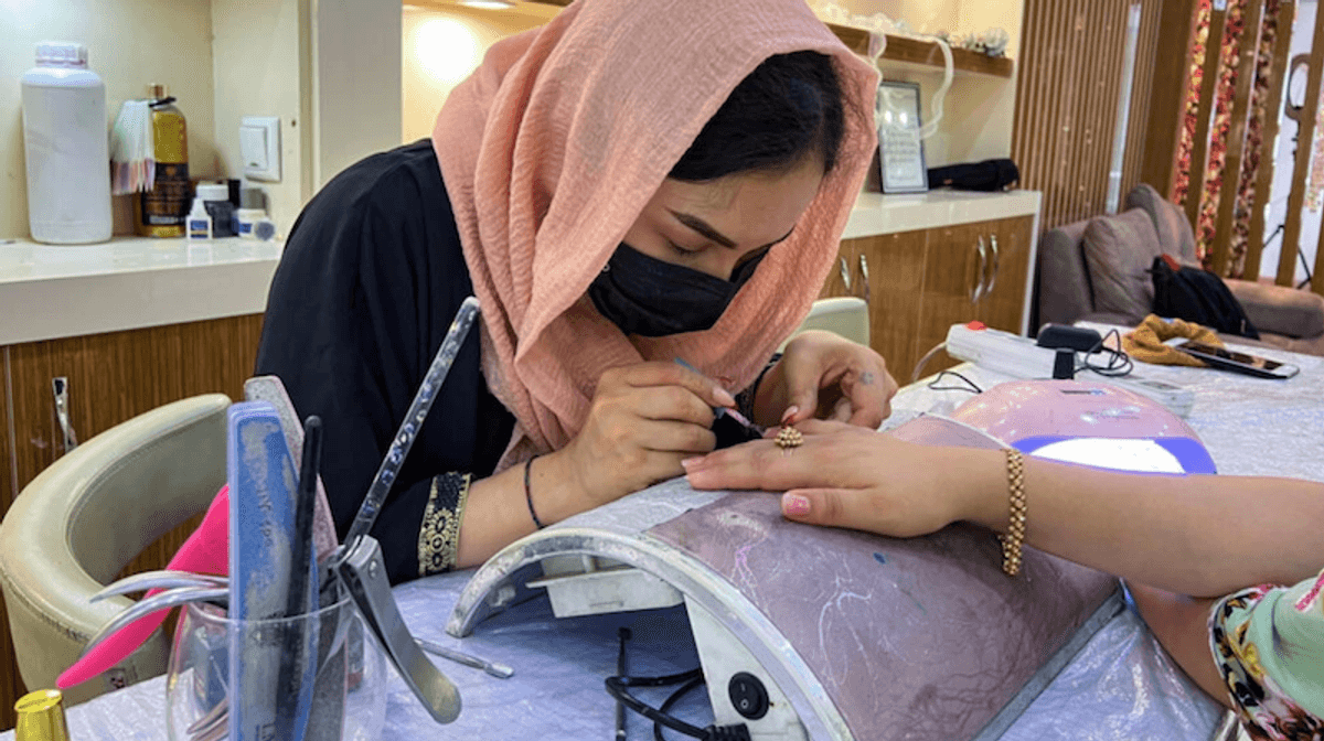 Thousands of beauty parlors to close in Afghanistan under new Taliban order