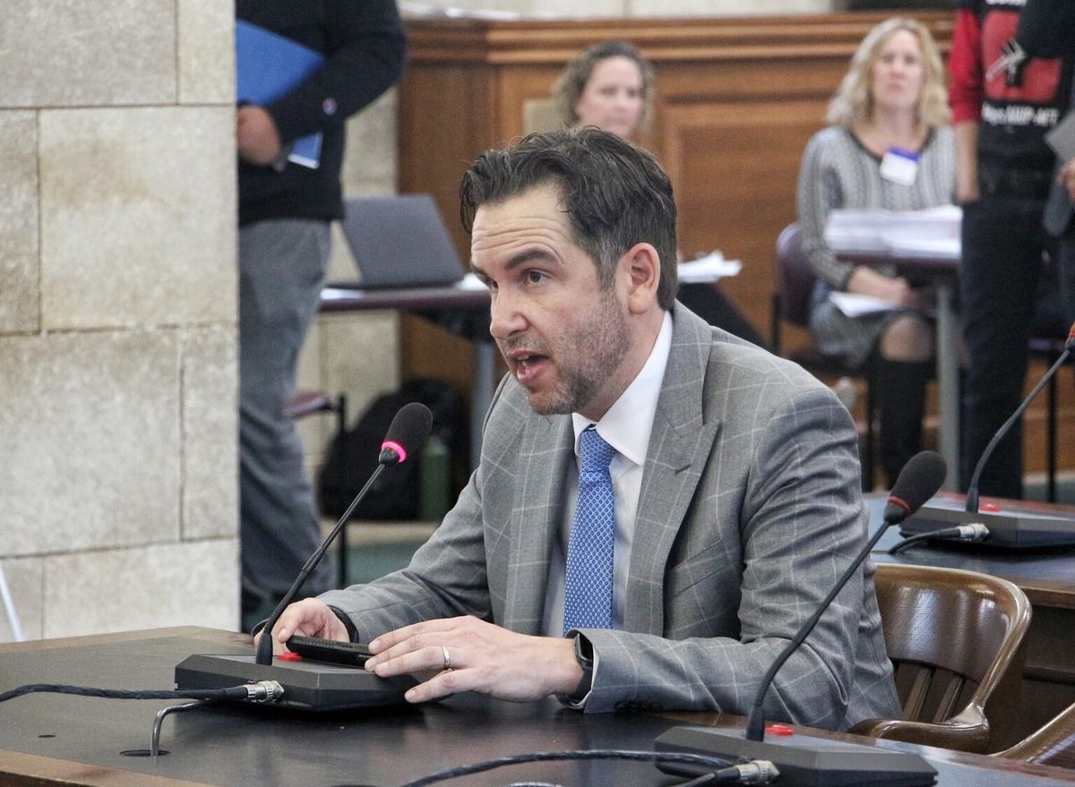 Ex-aide claims mayor fired him for donating to Republican sister's political campaign