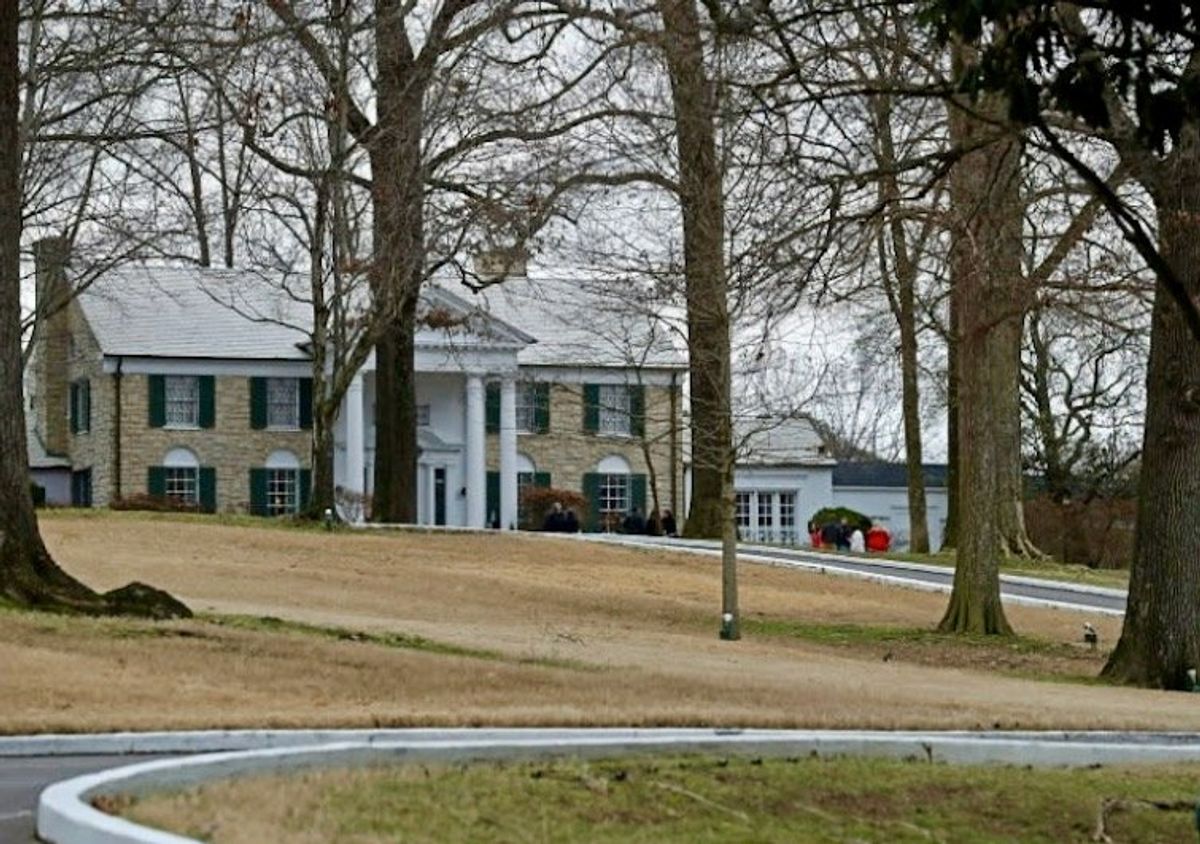 U.S. woman pleads guilty to plot to sell Elvis's Graceland estate