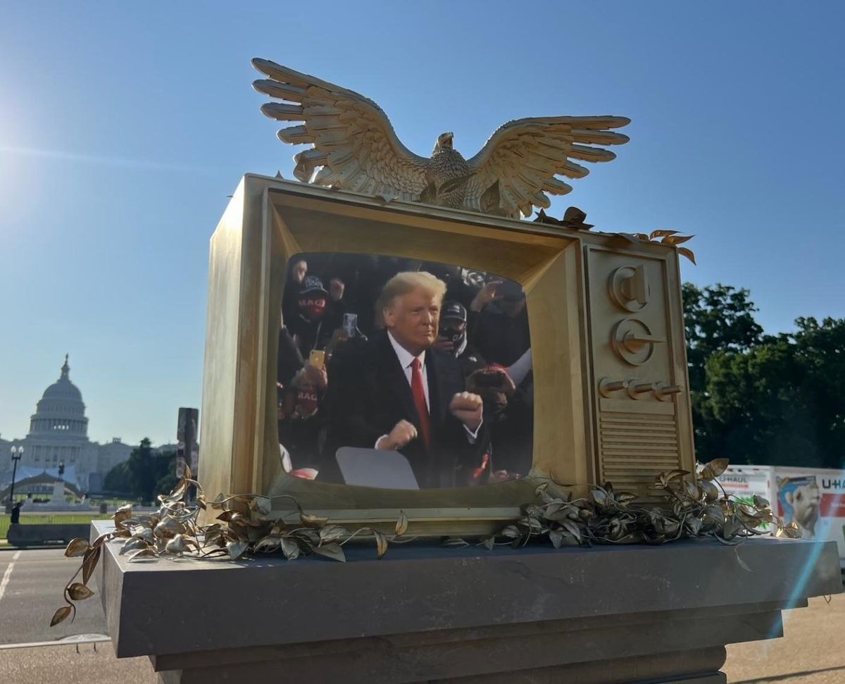 New anti-Trump statue pops up mocking White House over 'ugly art'