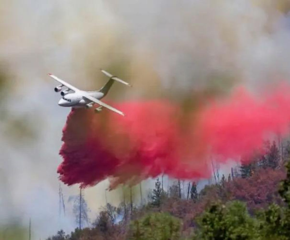 Thousands evacuated as California wildfire grows