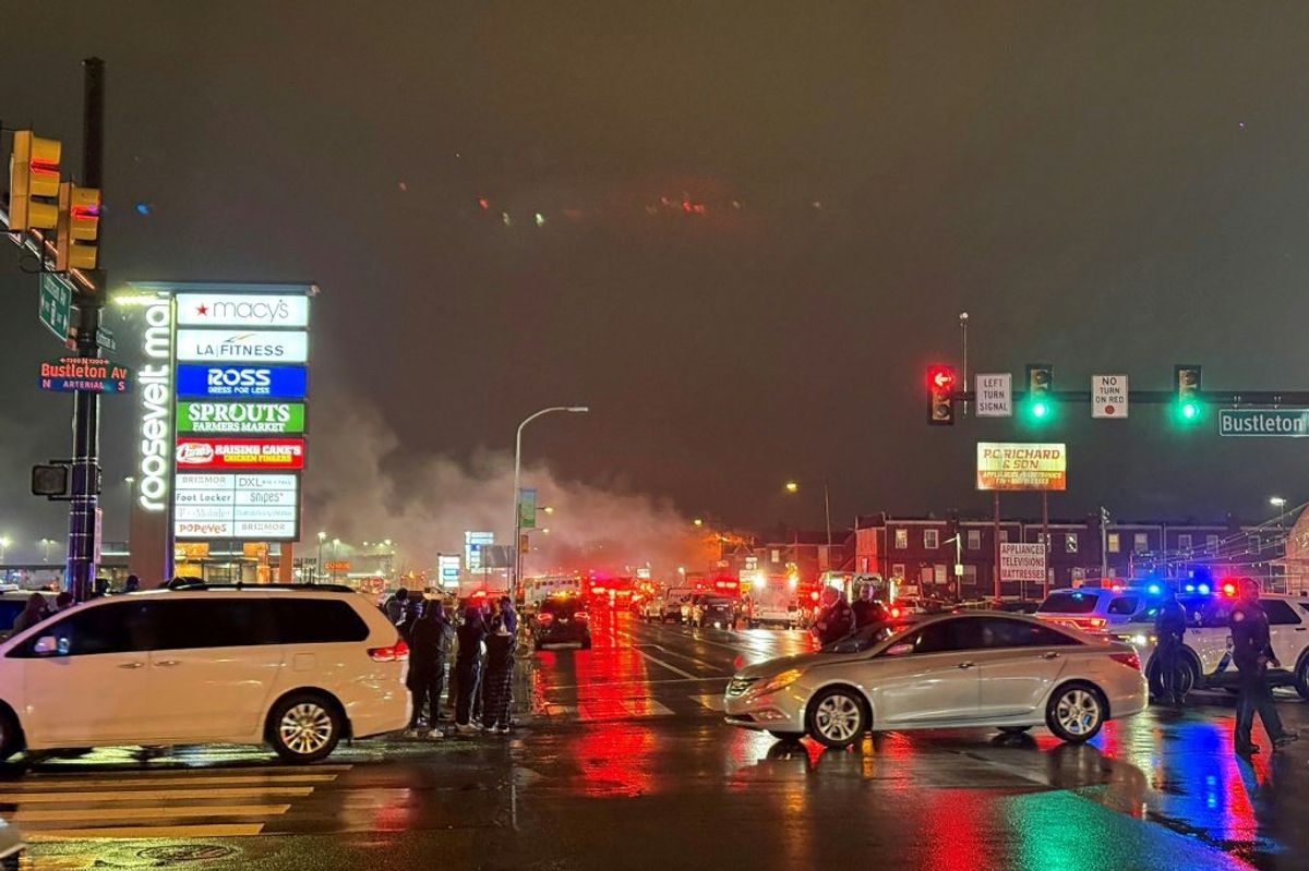 Toll rises to 7 dead, 19 hurt in Philadelphia plane crash