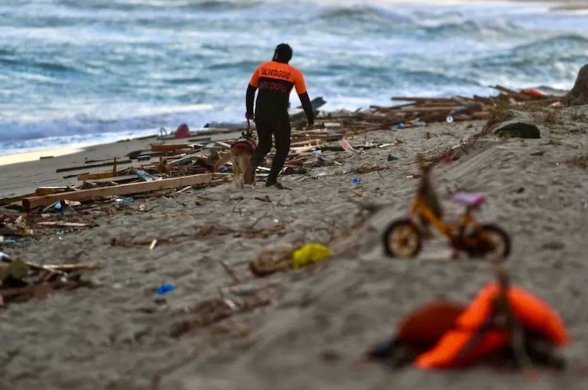 Survivors of Italy's migrant shipwreck weep over their dead