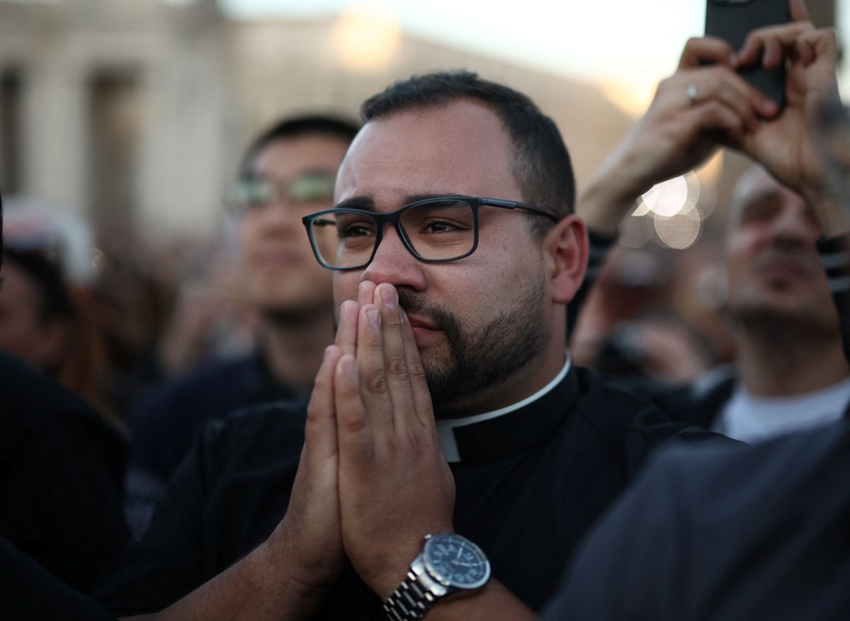 Social media bursts with American pride over new pope from Chicago