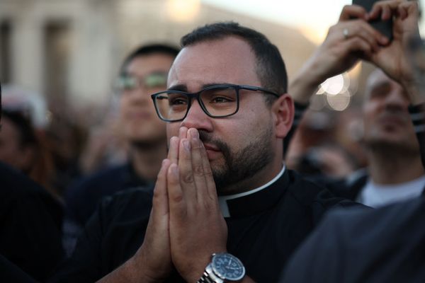 Social media bursts with American pride over new pope from Chicago