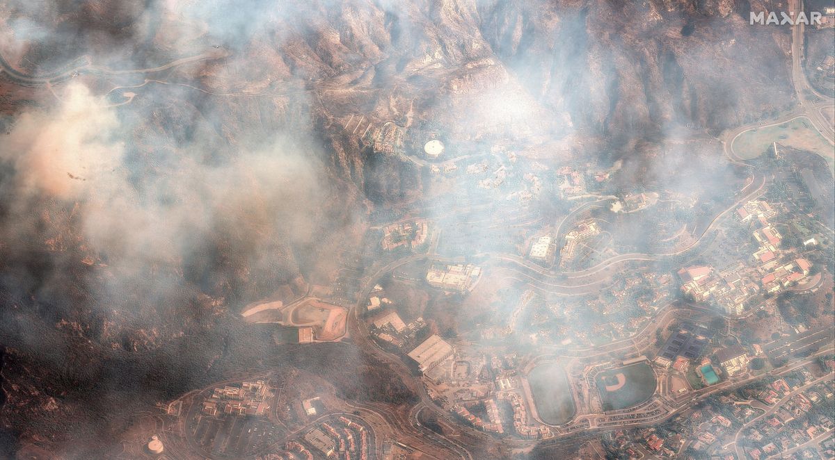 Defiant Californians try to outlast raging wildfire — armed with garden hoses
