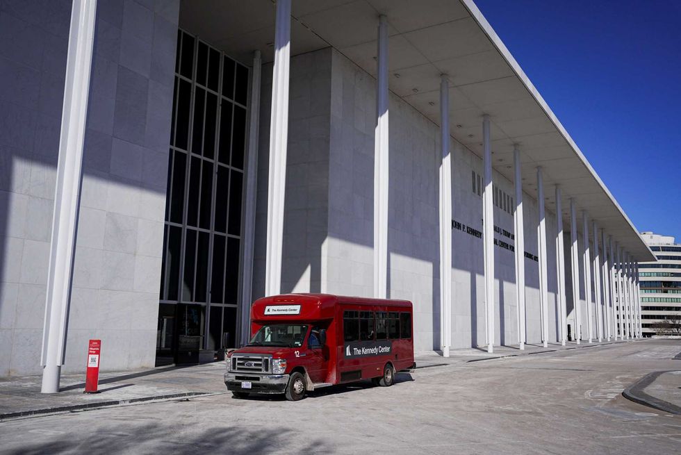 อดีตคนในวงการพรรครีพับลิกันกล่าวว่า ทรัมป์วางแผนนำ 'รถแทรกเตอร์' ไปที่ศูนย์เคนเนดี 'เพื่อทำร้ายผู้คน'