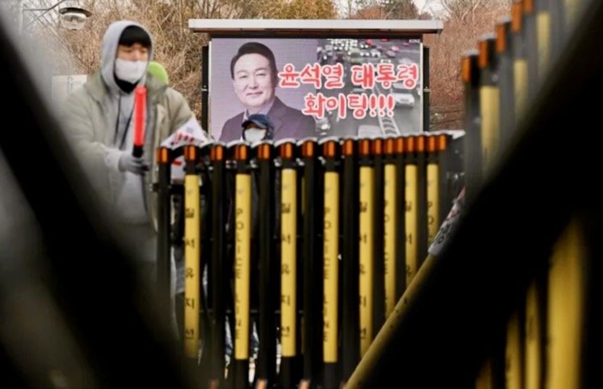 Hundreds rally for South Korea's Yoon as new arrest bid beckons