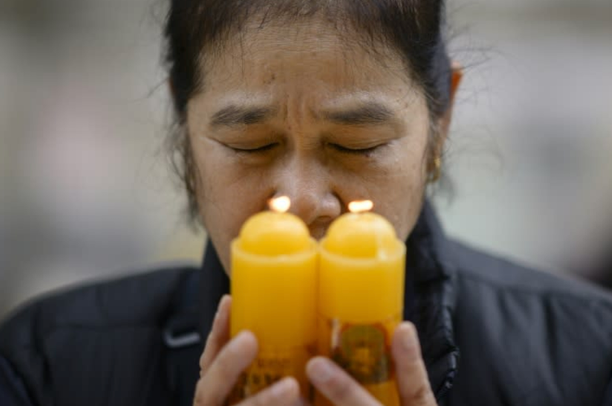 Live-streamed prayers for stressed South Korean exam parents