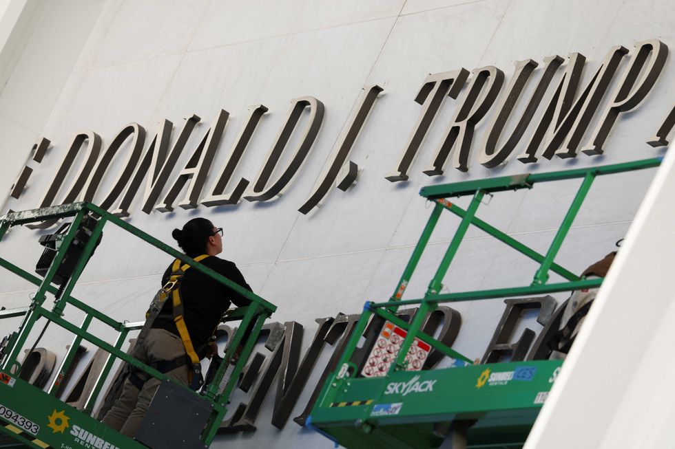 Trump dă vina pe liderii din trecut în timp ce Kennedy Center se confruntă cu anulări și scădere a vânzărilor de bilete