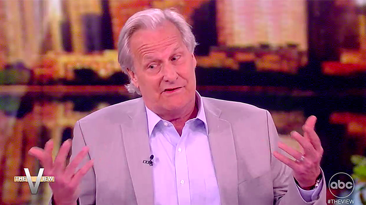 Actor Jeff Daniels sends 'The View' audience into hysterics with Donald Trump dig
