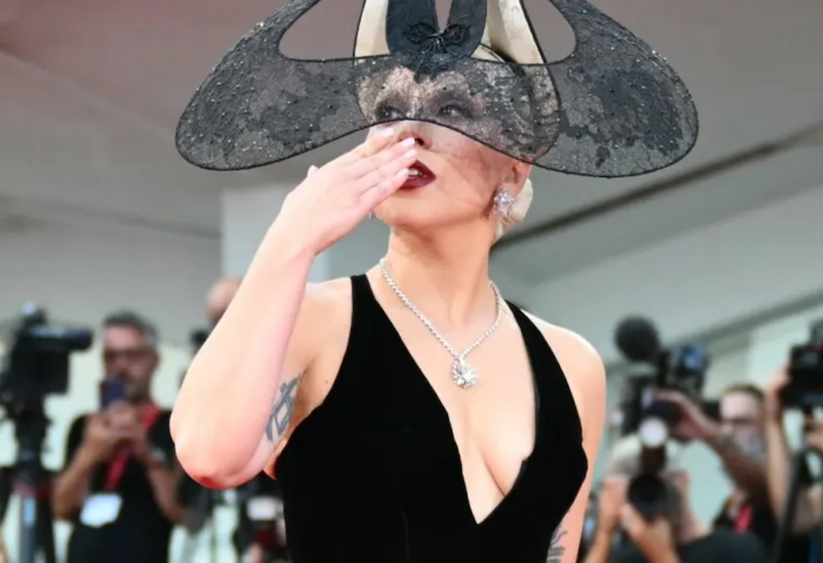 Lady Gaga plants lipstick smile on 'Mona Lisa' in Louvre clip