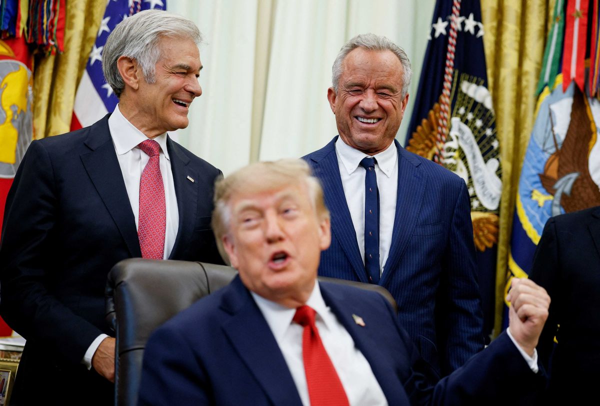 Trump crudely brags about grabbing Melania's 'part' as cabinet officials snicker