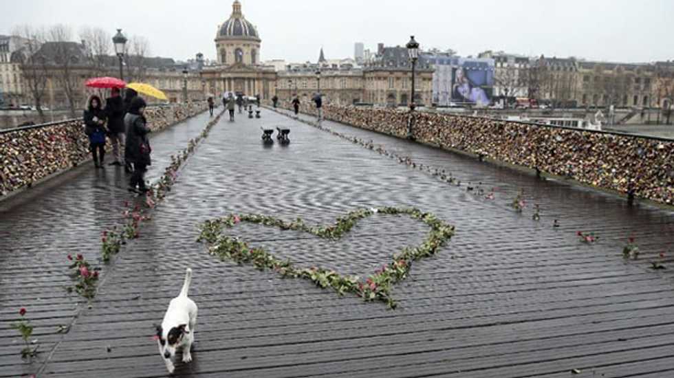 Paris 'locks of love' bridge evacuated due to partial collapse