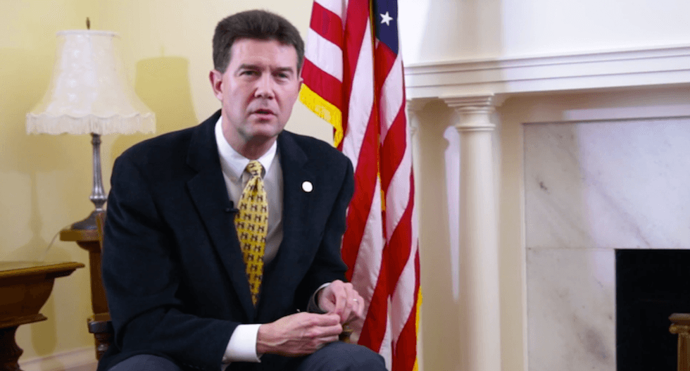 Alabama Republican likens automatic voter registration to giving 'everyone a trophy'