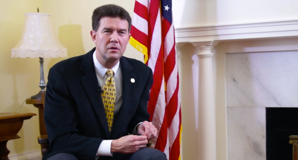 Alabama Republican likens automatic voter registration to giving 'everyone a trophy'