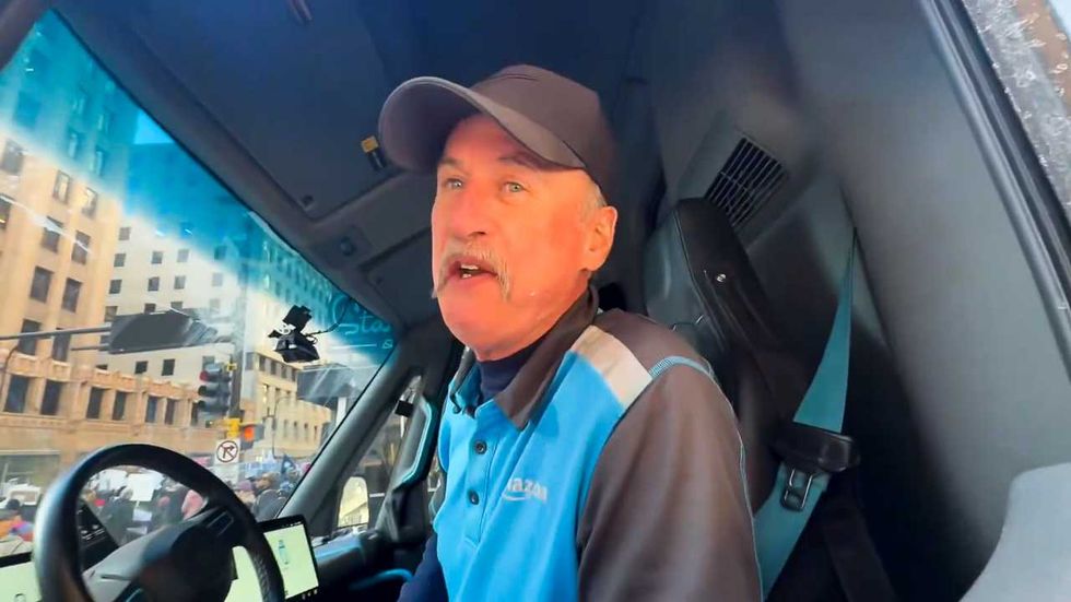 Amazon driver refuses to take TPUSA's bait as anti-ICE protest stops traffic