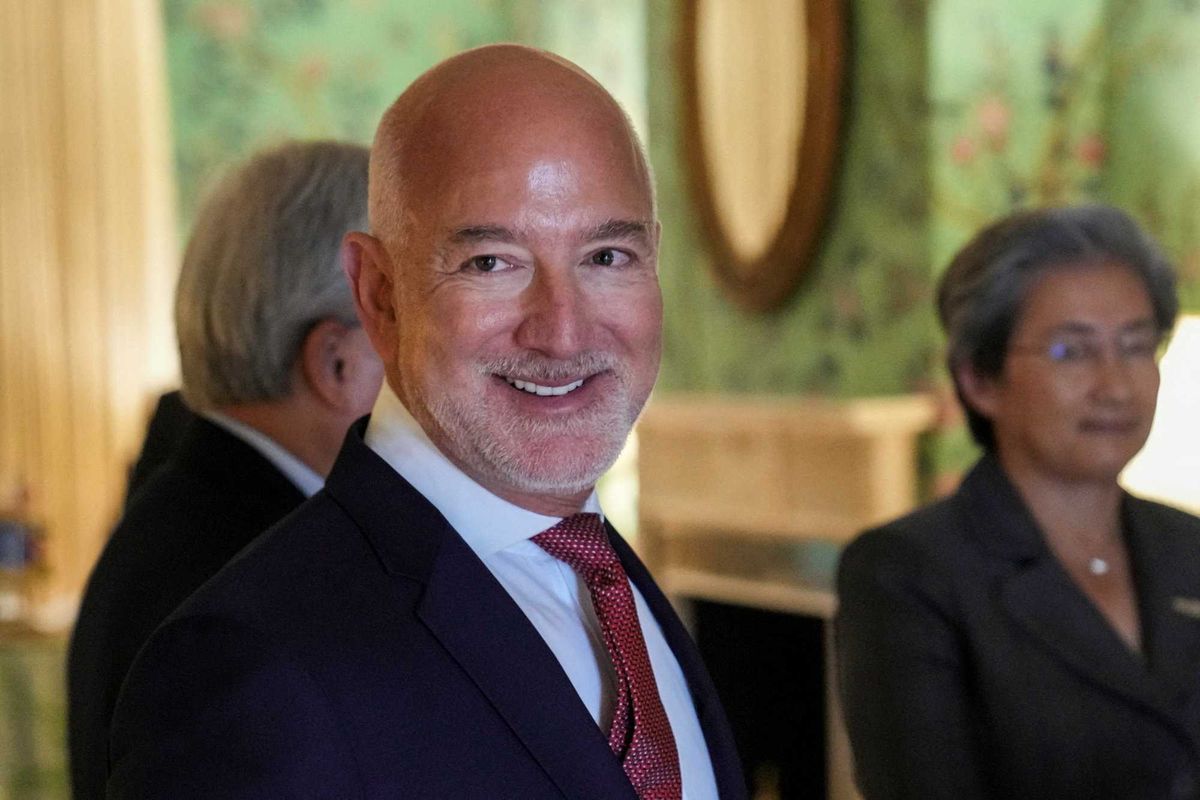 Scathing mockery as Jeff Bezos eyes sale of massive yacht carved with wife's face and body