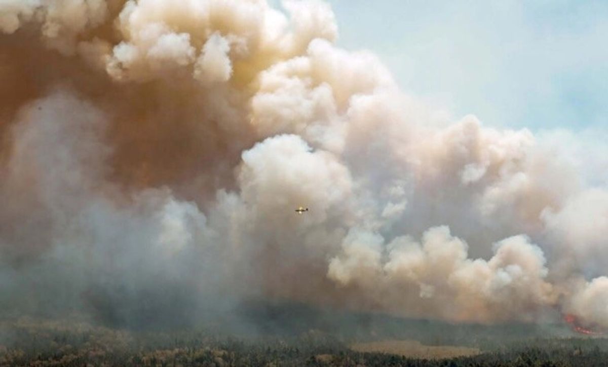 Thousands ordered to flee advancing wildfires in Quebec