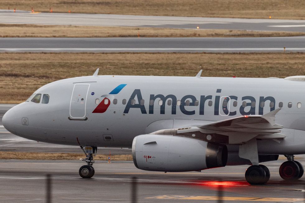 Trump begins firing air traffic control staff amid 7 plane crashes