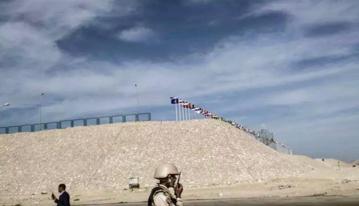 Massive cargo ship turns sideways in Suez Canal, blocking all traffic