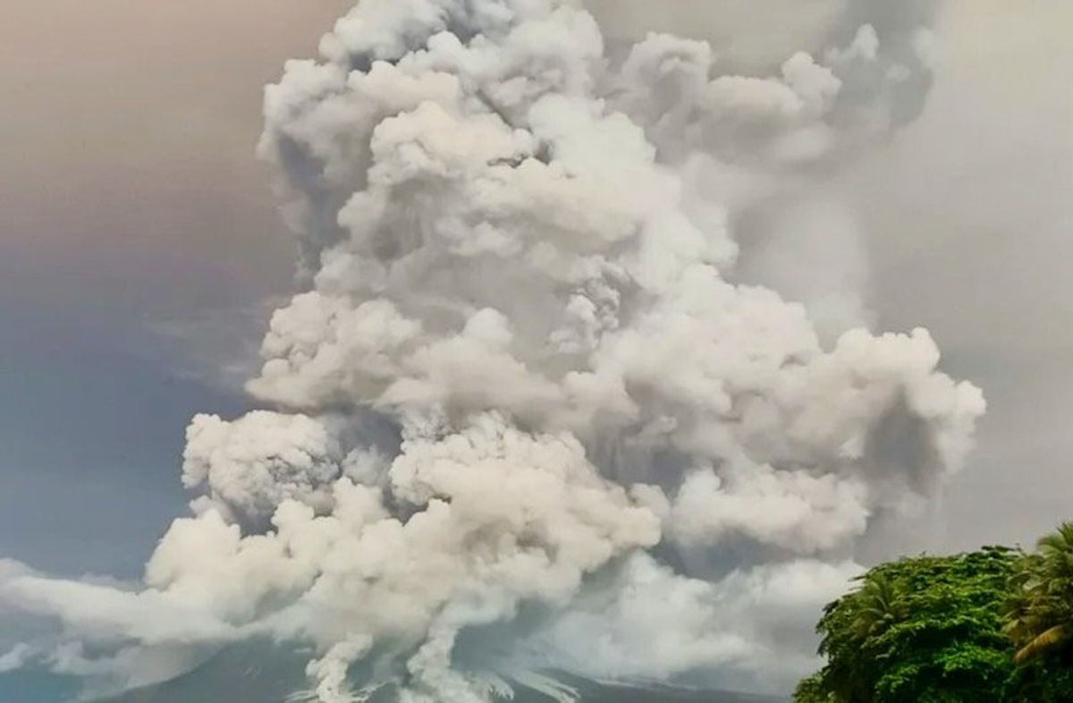 Indonesia's Mount Ruang erupts again, closes international airport