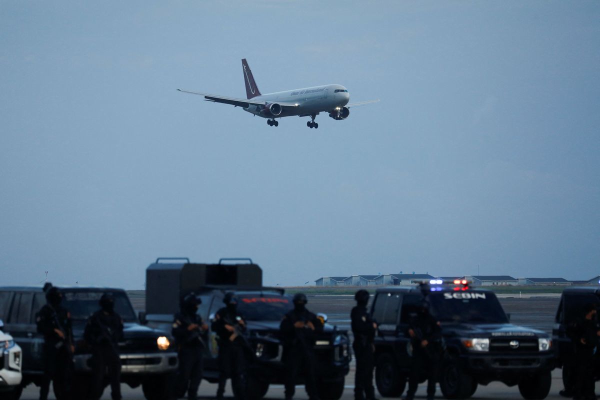 Trump wants to defy court and ship migrants to other countries on 'brink of war': expert