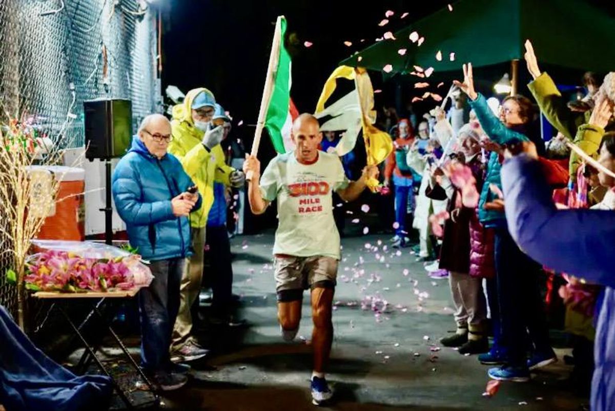 World's longest race? 3,100 miles around a New York block Raw Story