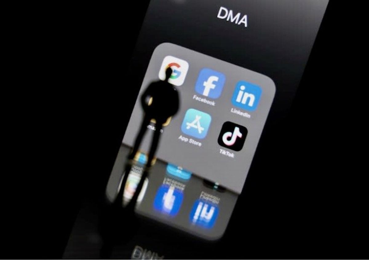 Apple blasts porn app for iPhones in Europe