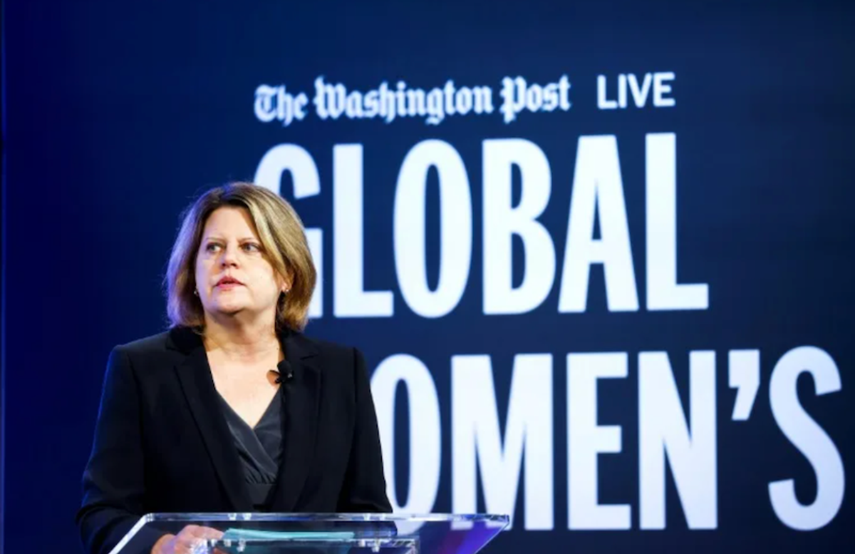 In shakeup, Washington Post executive editor steps down