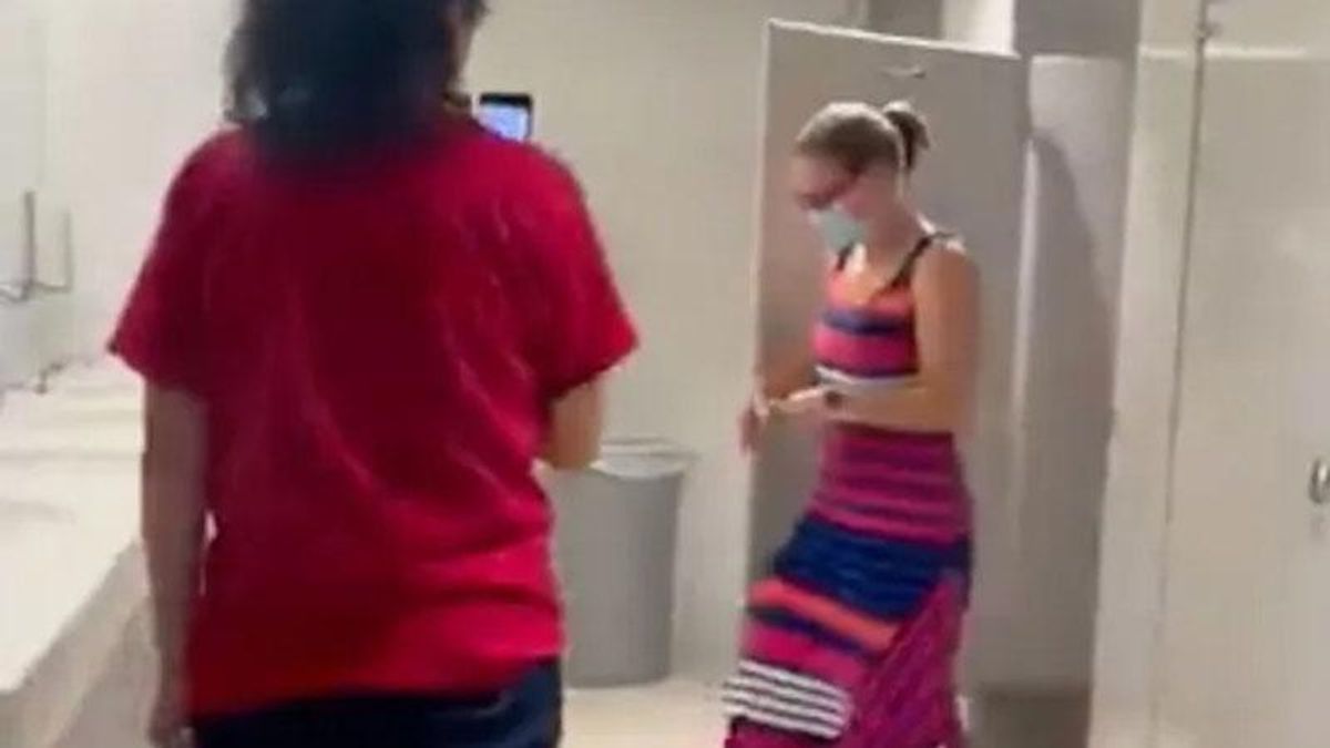 Police: Kyrsten Sinema intentionally went into a bathroom to dodge activists filming her at ASU