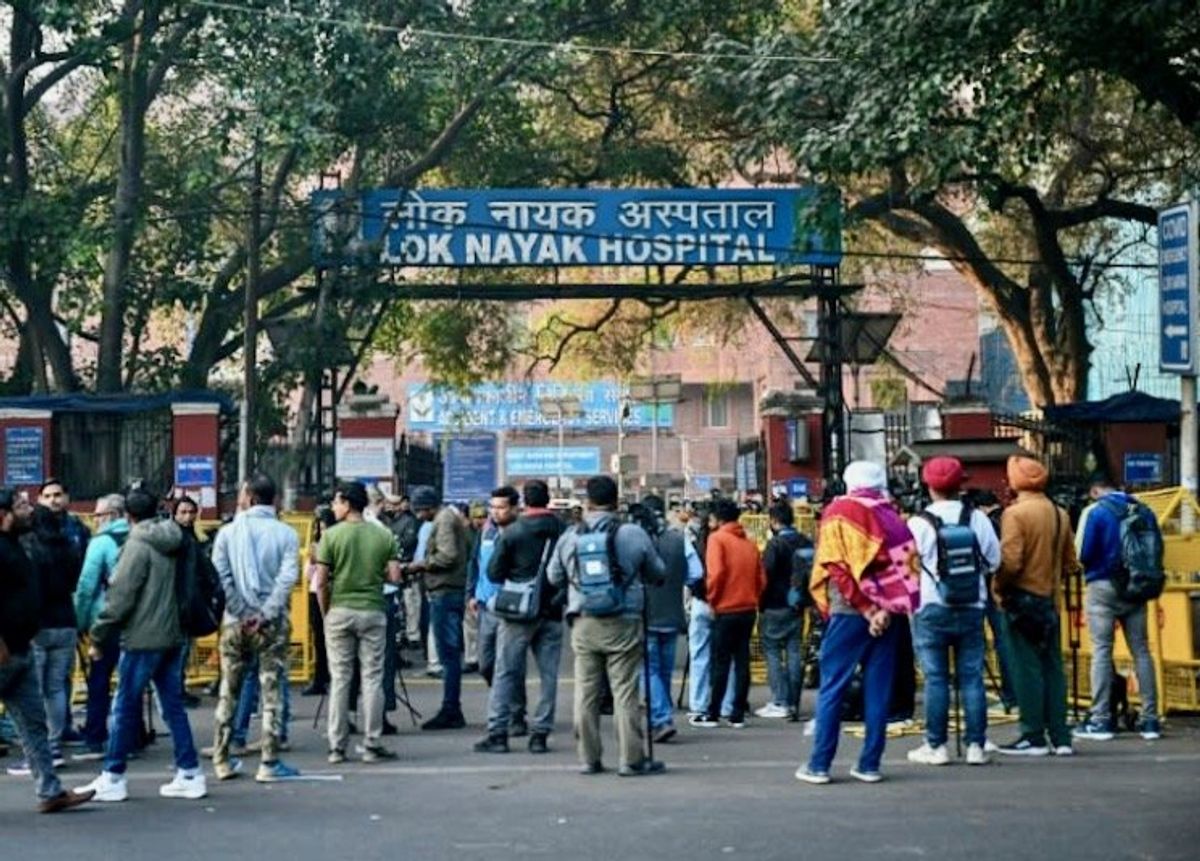 18 dead in India stampede to catch trains to Hindu mega-festival