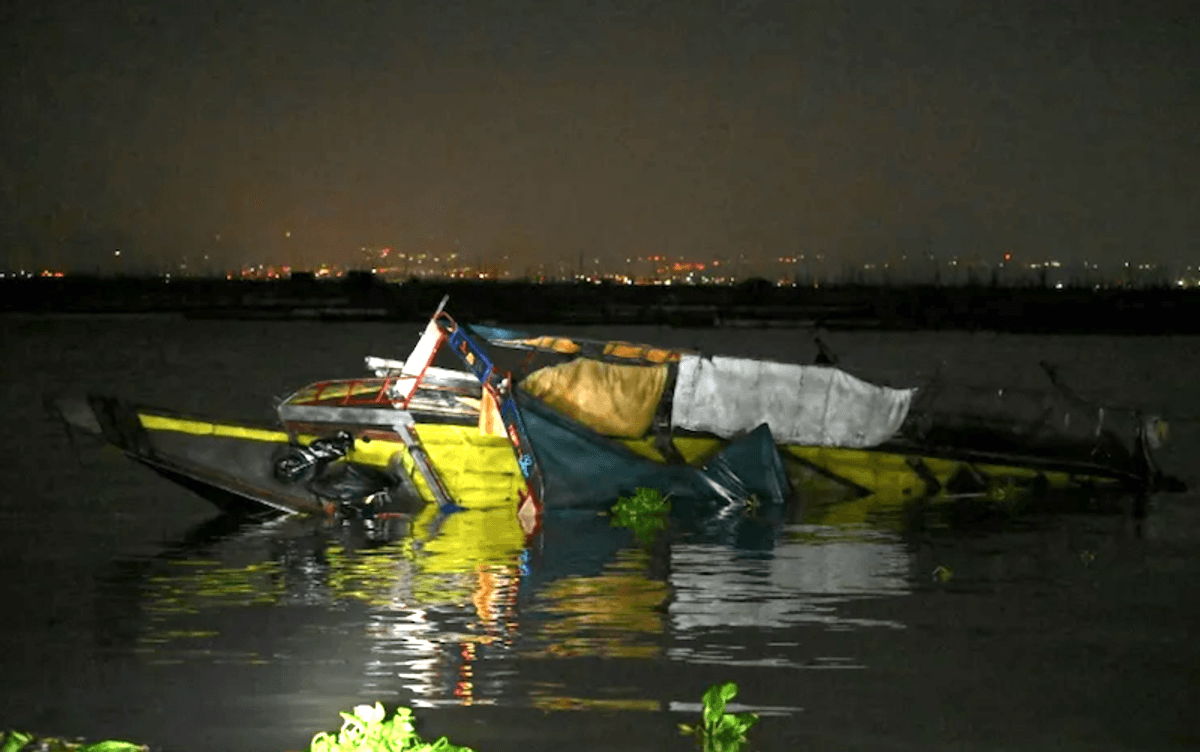 23 dead, six missing as boat capsizes in Philippine lake