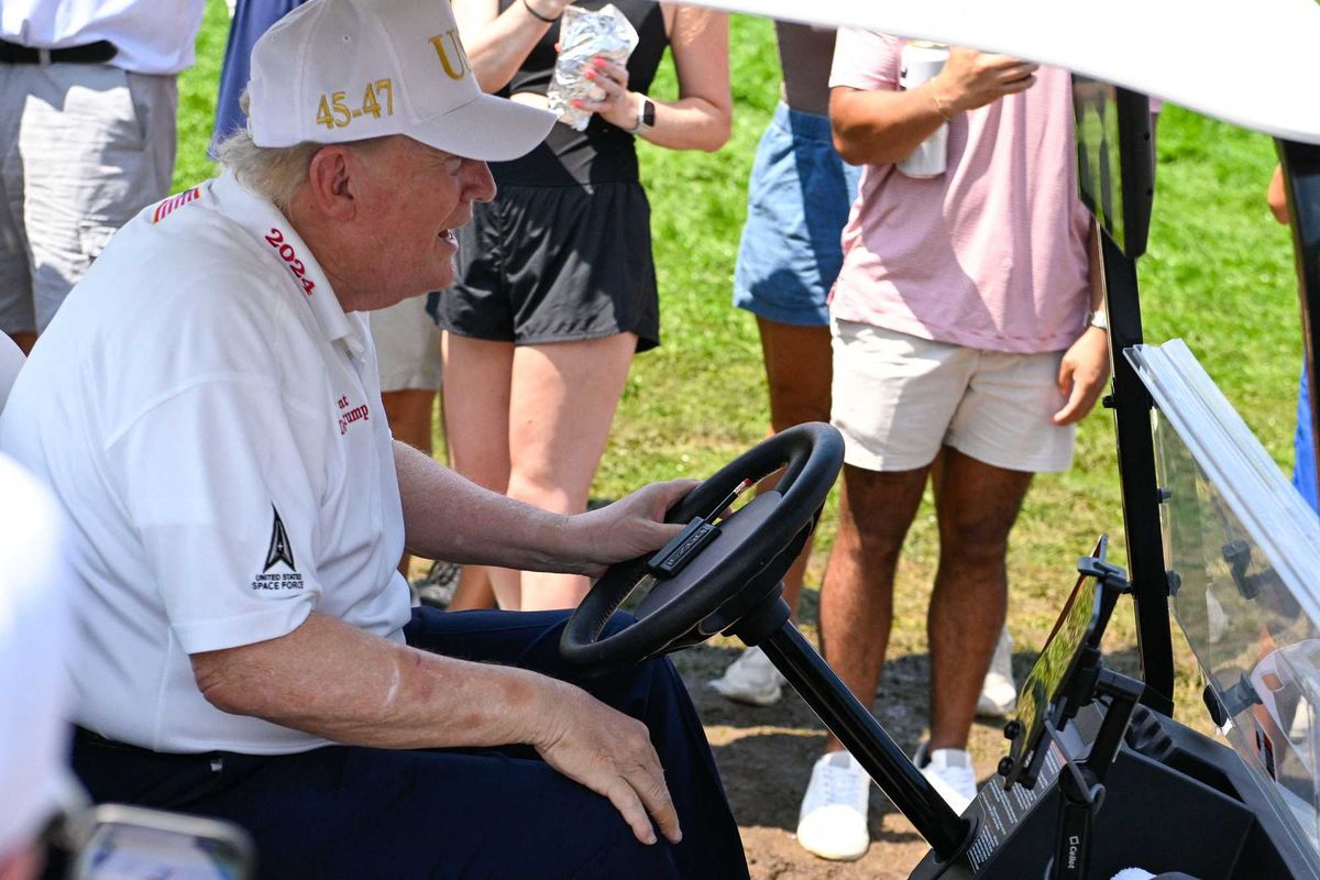 Trump's latest appearance at his golf shocks analyst
