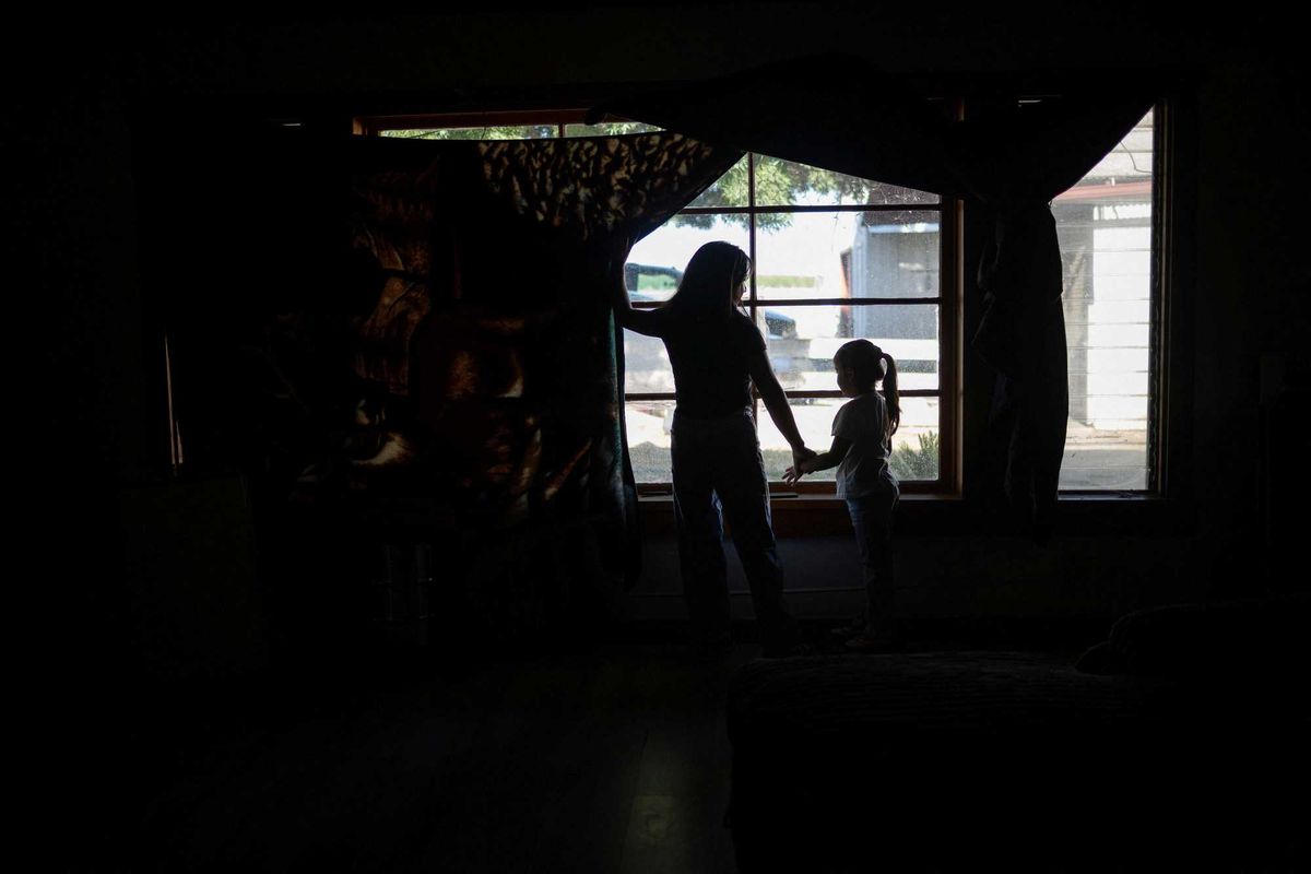 Trump endangers immigrant children in corrupt deal