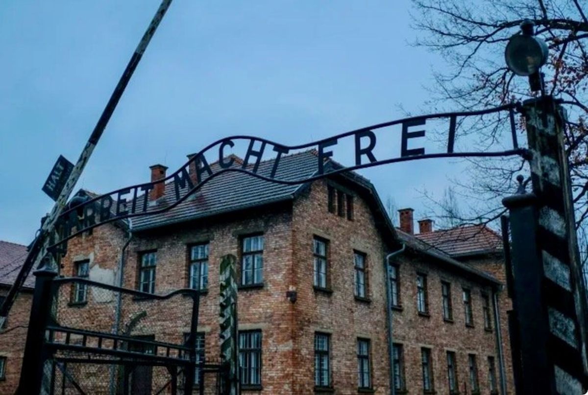 Tens of thousands of Germans mark Holocaust Memorial Day