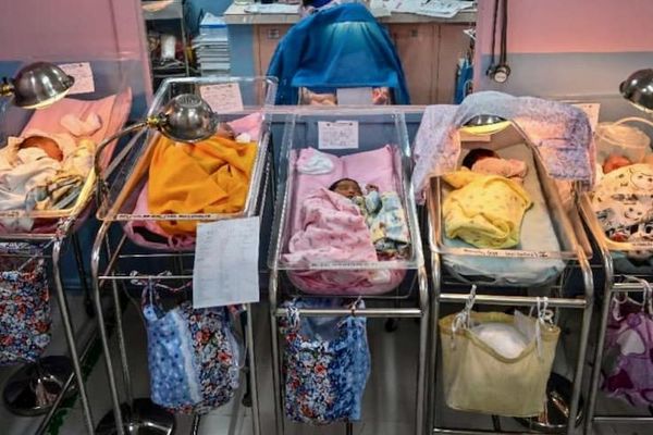 Money-making L.A. hospitals quit delivering babies. The fight to keep one labor ward open