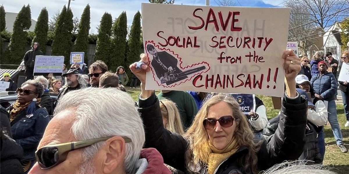 Social Security Experts 'AI bots spewing random information': Social Security Admin reeling due ...