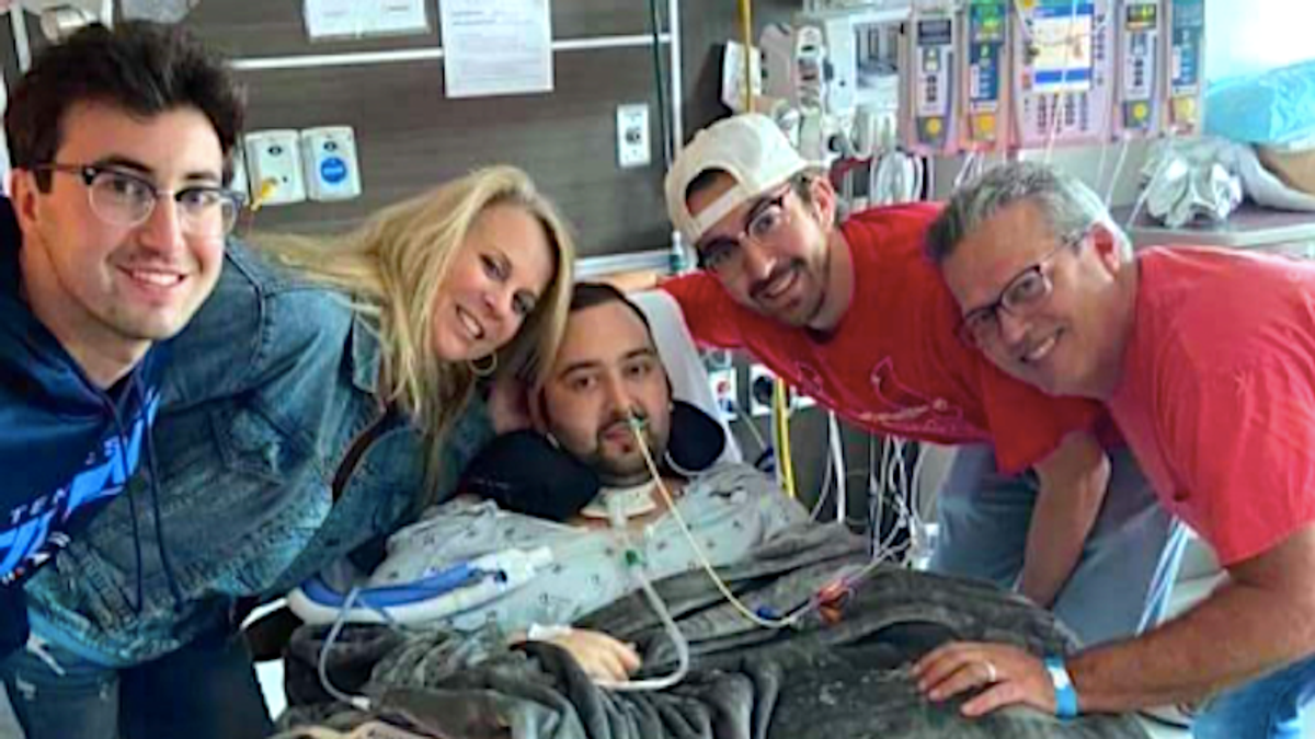 Florida man regrets waiting to get vaccine after COVID-19 destroys both his lungs