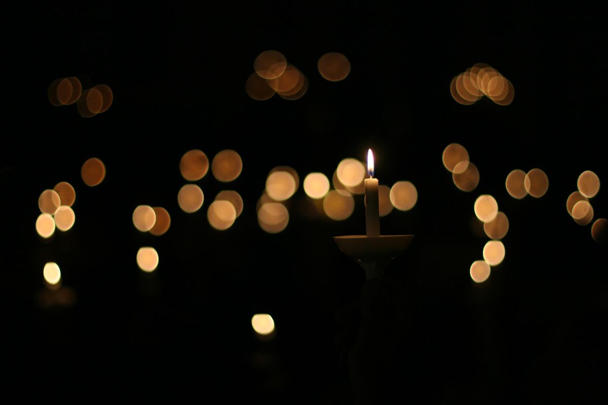 Thousands of Virginia students gather for vigil to honor shooting victims