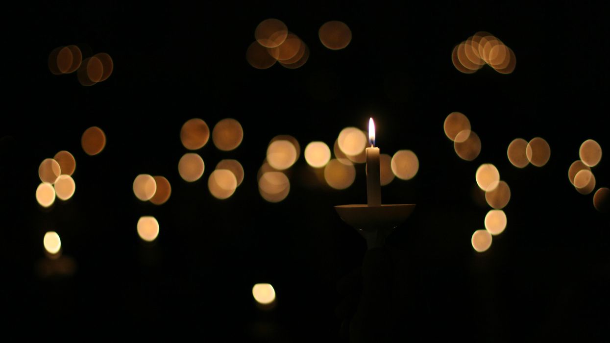 Thousands of Virginia students gather for vigil to honor shooting victims