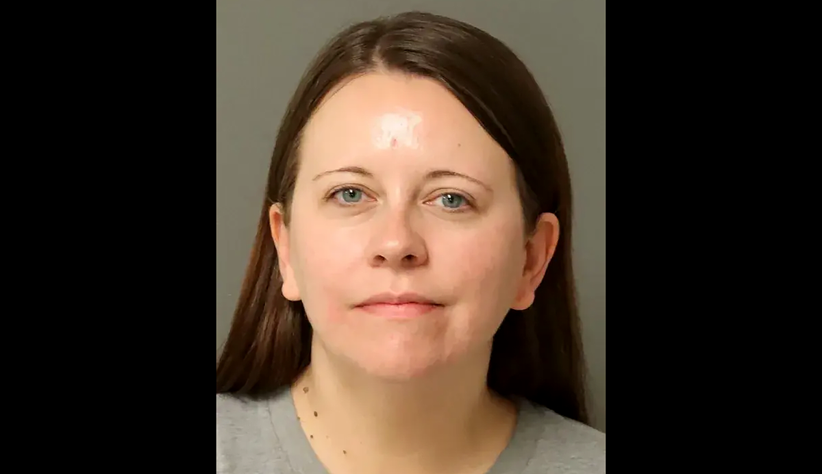 Republican's aide accused of burning house with 2 people inside: report