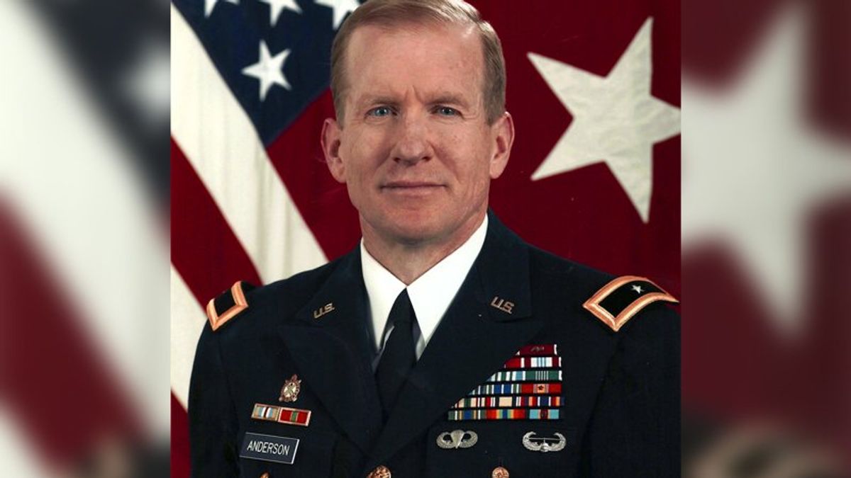 'Cacophonous buffoon' Trump will 'weaken our national security': Brigadier general