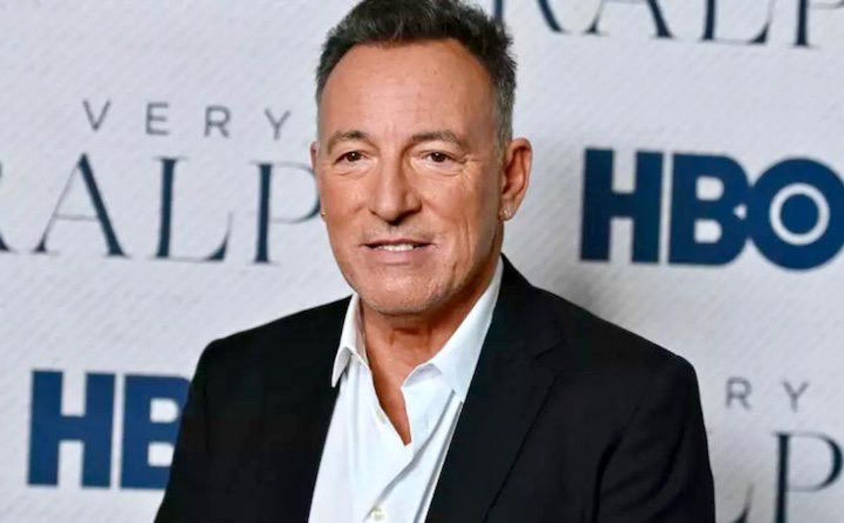 Two bosses, one 'American ideal': Bruce and Barack make a podcast