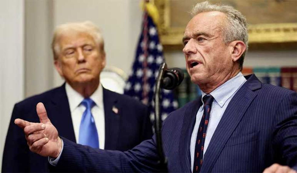 Ο RFK Jr. σε δύσκολη θέση αφού ο Trump συνειδητοποίησε ότι δεν χρειάζεται «φρικιά» γύρω του: συγγραφέας