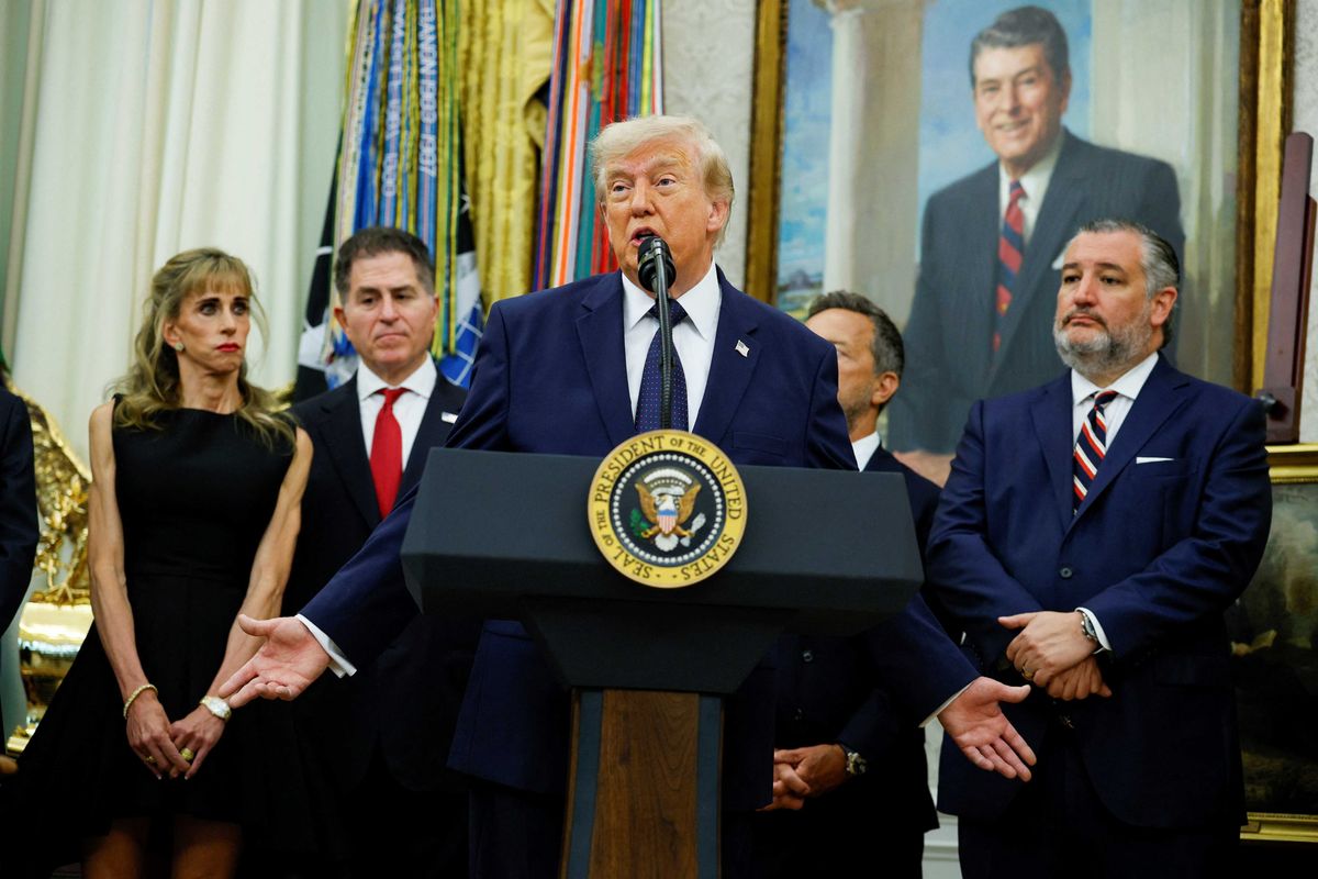 Political commentator fact-checks Trump and Cruz's claims on the economy