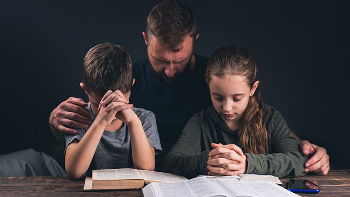 Right-wing activists for children craft affair lie about reporter who exposed allegedly abusive Christian camp