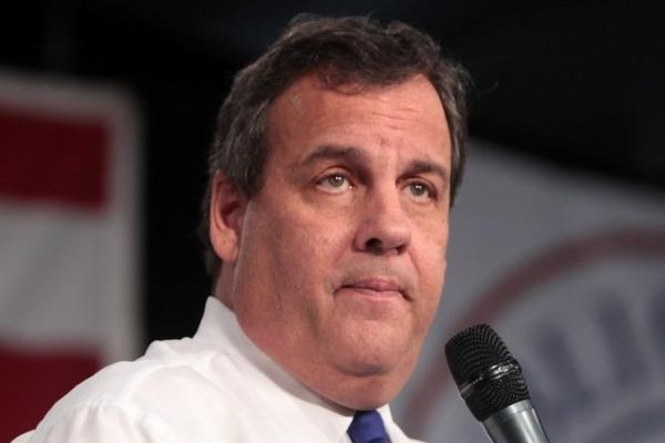 Trump gives back-handed defense of ex-NJ gov: 'Chris Christie is not fat!'