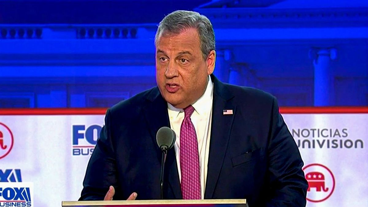 Hiding behind 'his golf clubs': Chris Christie blasts Trump at second GOP debate